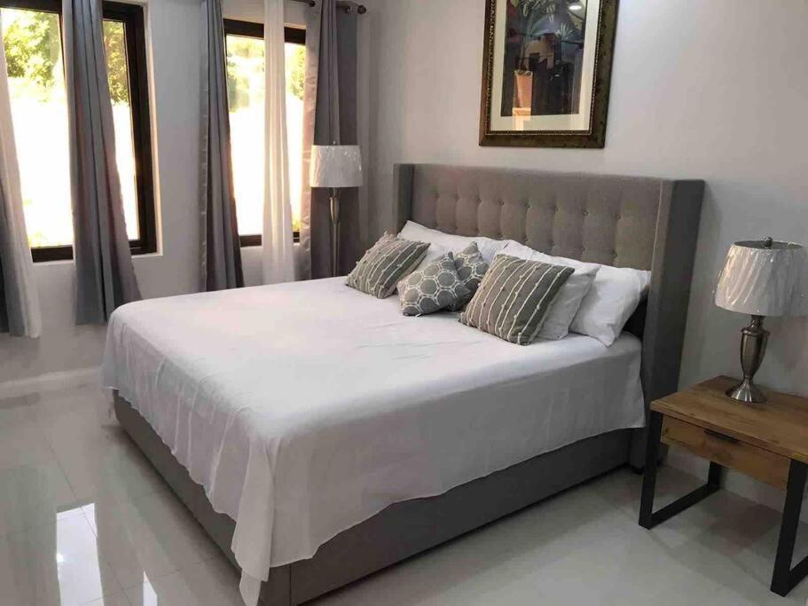 Sun Shine Luxury Villas 2 Bedroom Pool & Gym Ocho Rios St Ann Экстерьер фото