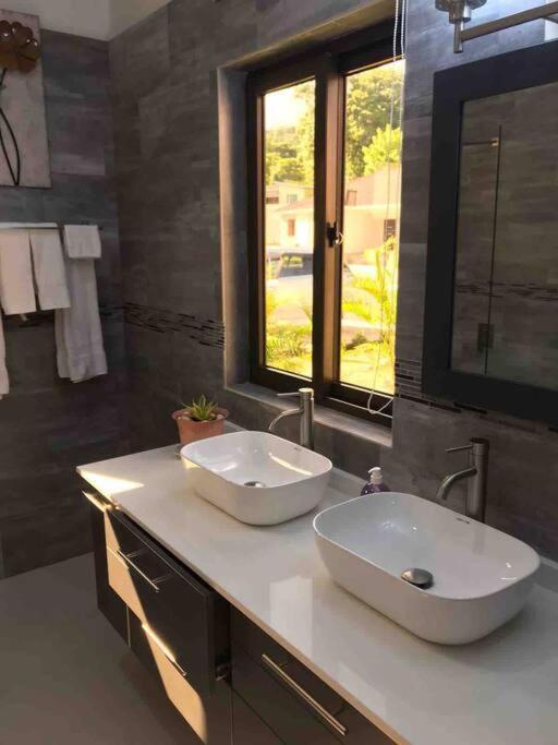 Sun Shine Luxury Villas 2 Bedroom Pool & Gym Ocho Rios St Ann Экстерьер фото