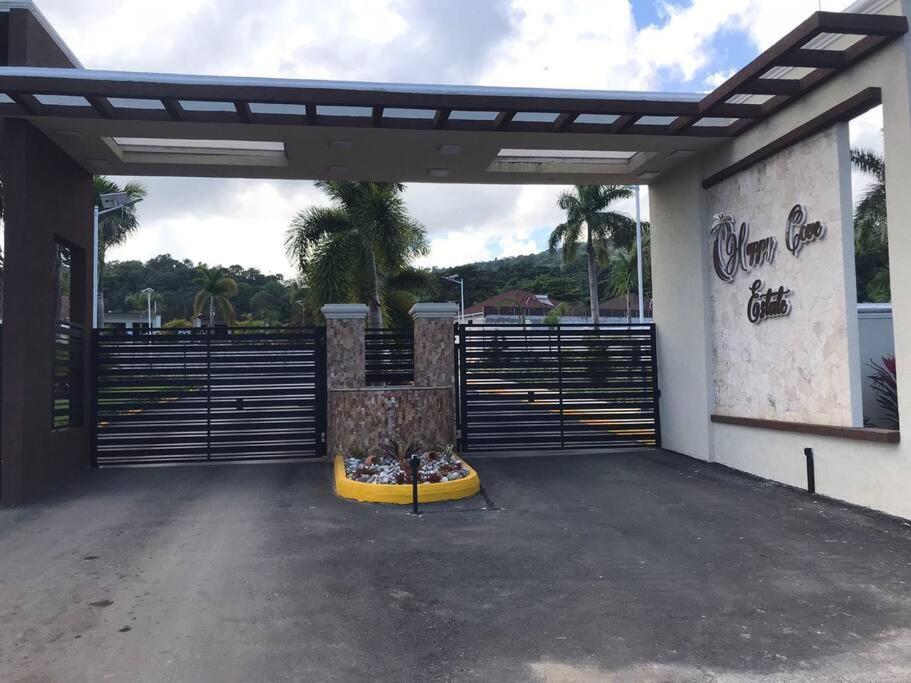 Sun Shine Luxury Villas 2 Bedroom Pool & Gym Ocho Rios St Ann Экстерьер фото