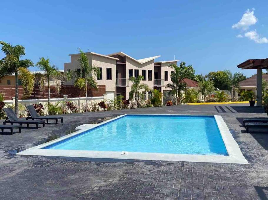 Sun Shine Luxury Villas 2 Bedroom Pool & Gym Ocho Rios St Ann Экстерьер фото