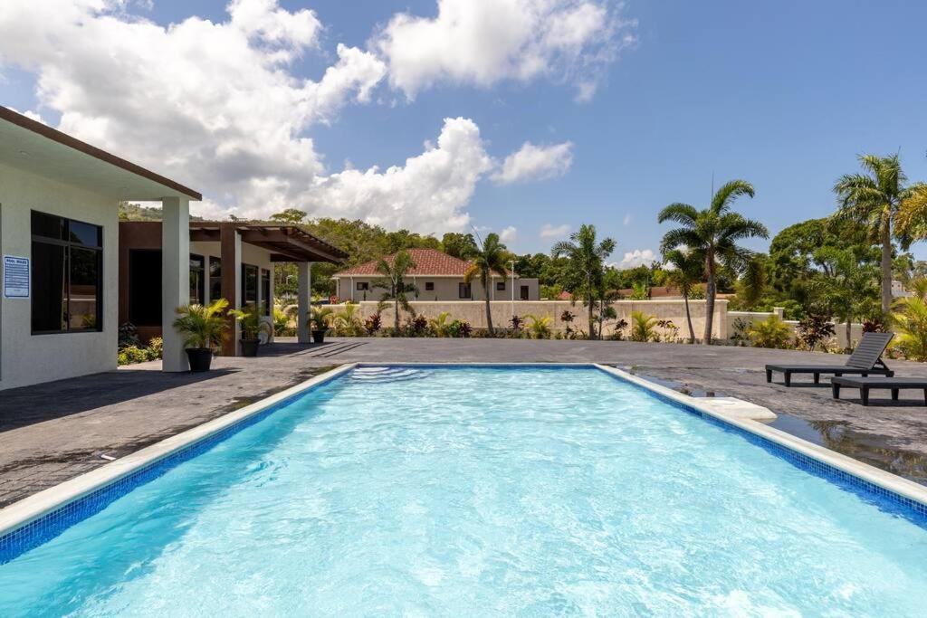 Sun Shine Luxury Villas 2 Bedroom Pool & Gym Ocho Rios St Ann Экстерьер фото